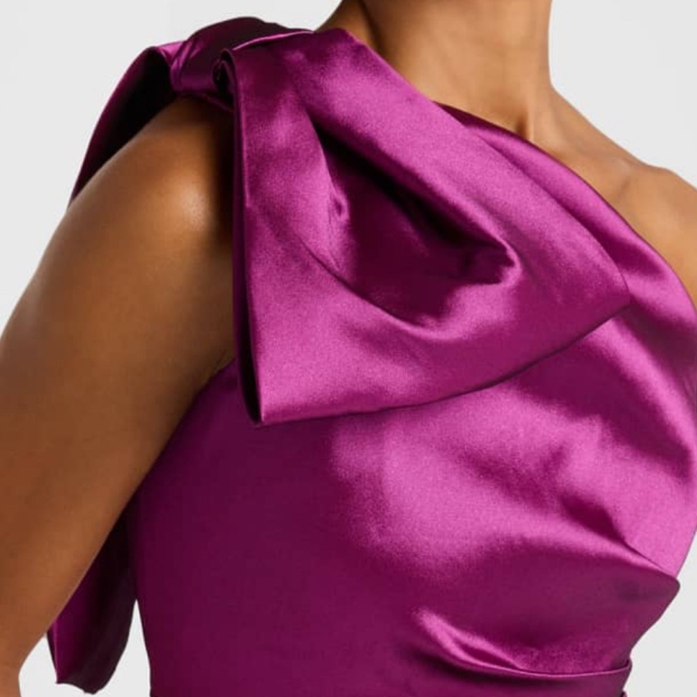 Chic One-Shoulder Magenta Dress